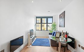 Stunning, New & Stylish 1 Bed Apartment